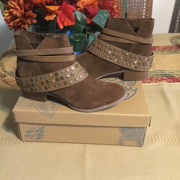 🌹HOST PICK🌹 NAUGHTY MONKEY CRIMSON TAN ANKLE BOOTS/ NWOT/ SIZE 8 - Picture 5 of 8